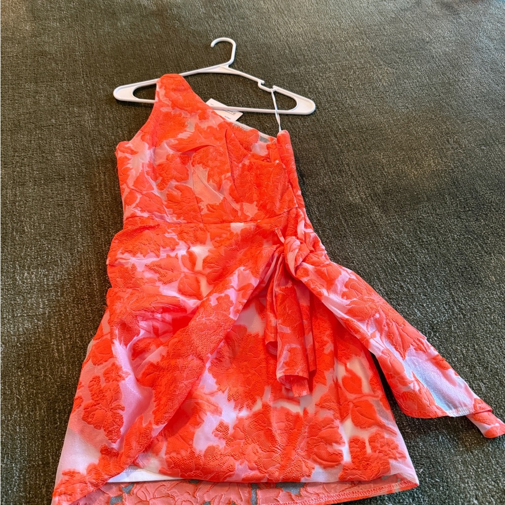 NWT Reverse One-Shoulder Floral Jacquard Dress in Coral and White